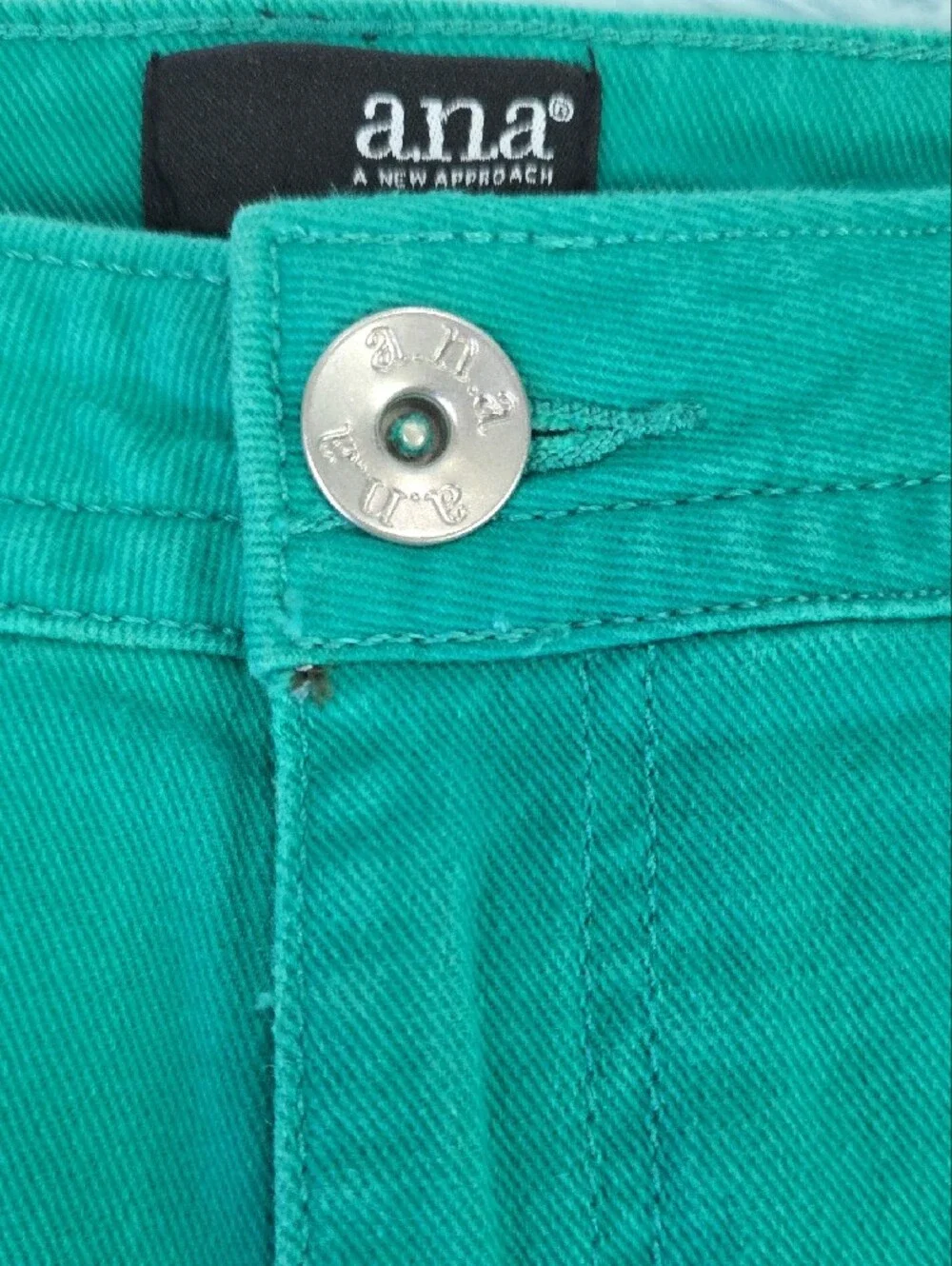 a.n.a. Women’s Mid-Rise Teal Green Jean Shorts NWT‎ Size 12